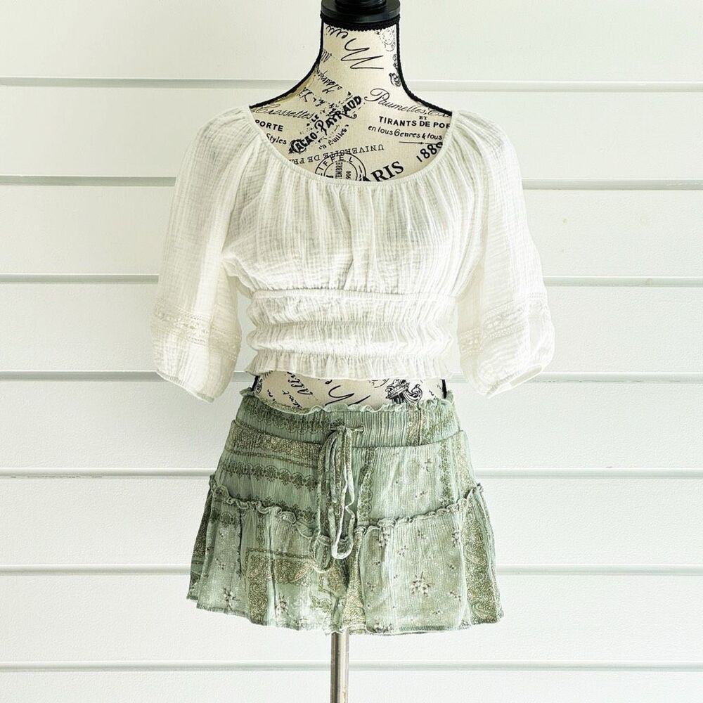 Altar'd State Women's Lot of 2 Pieces Crop Puff Sleeve Blouse & Flowy Shorts S/M